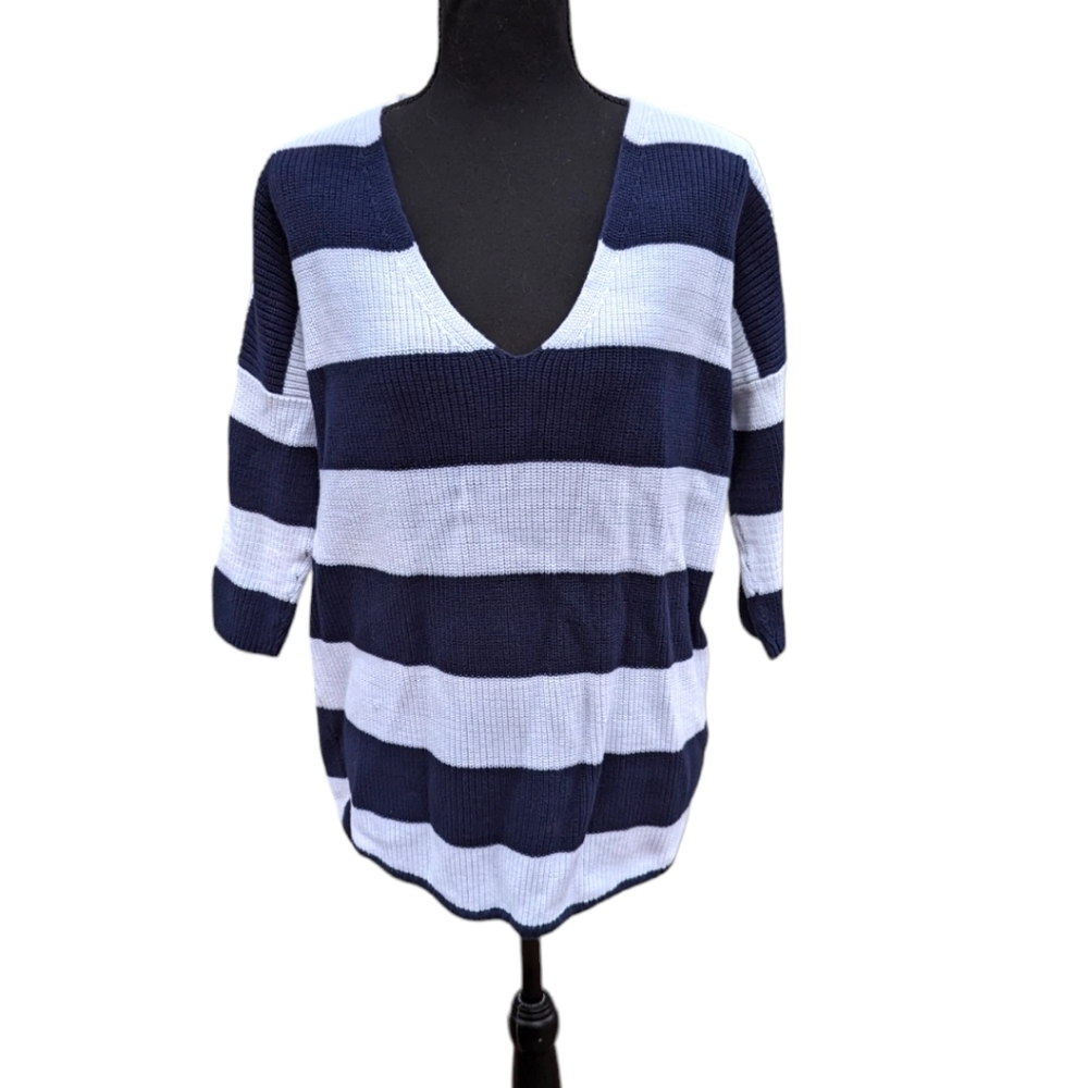 Express Women's Blue & White Striped Sweater Sz‎ Sm VNeck Ribbed

C152